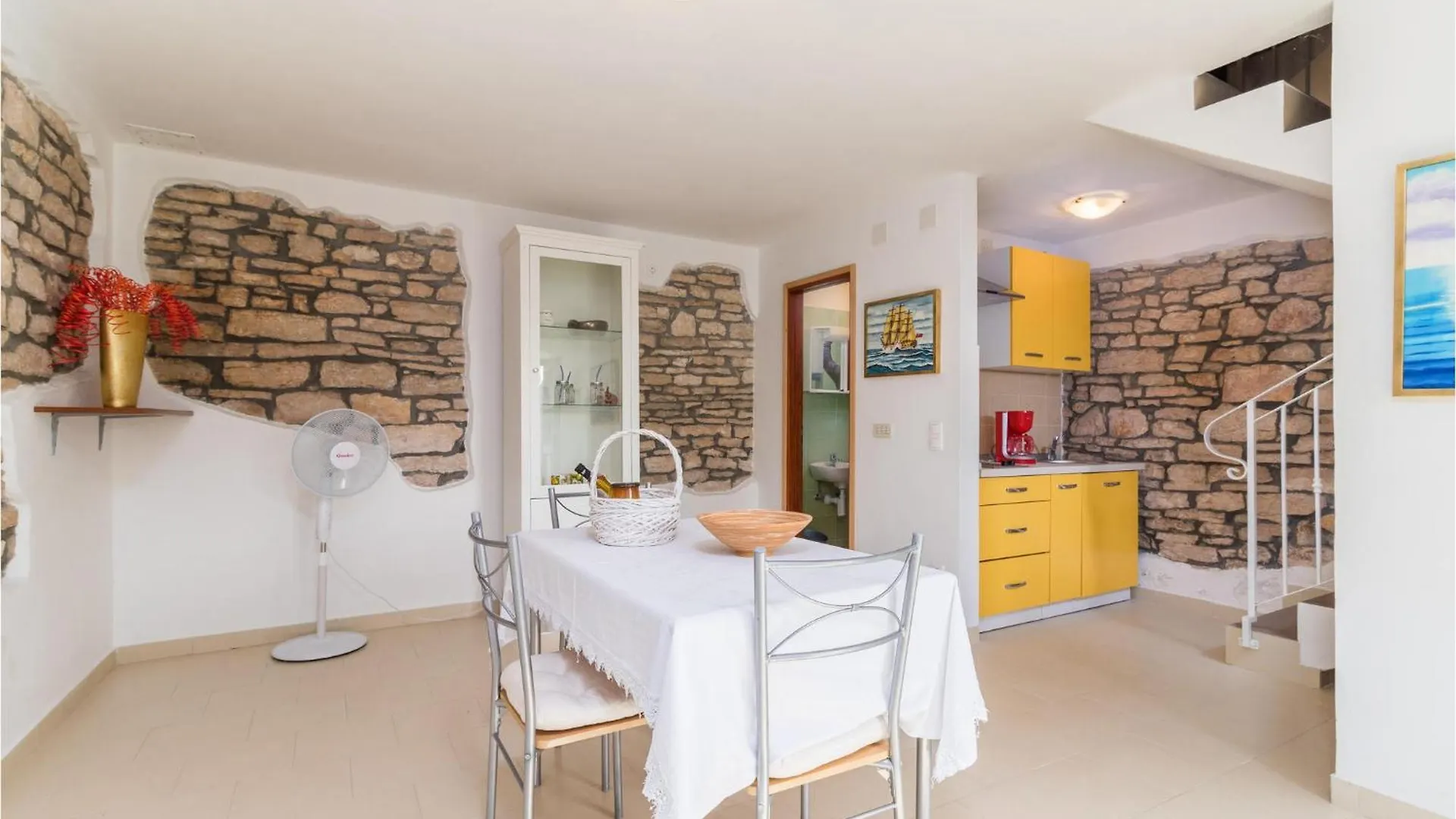 1 Bedroom Awesome Home In Bale Krmed Holiday home
